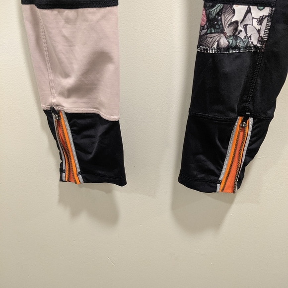 Lululemon Run the World butterfly leggings - Picture 3 of 8